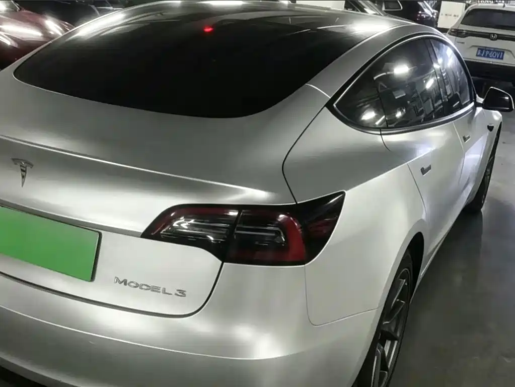 Tesla Model 3 — миниатюра 7