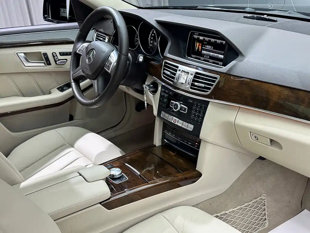 Mercedes-Benz E-Class — миниатюра 26