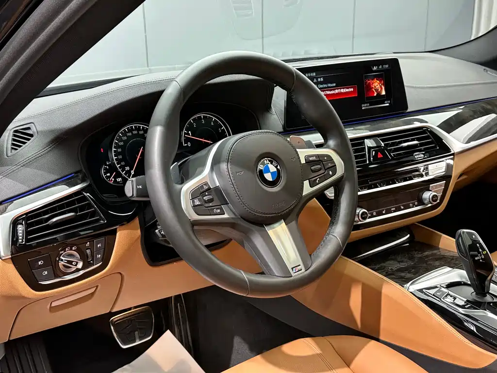 BMW 5 Series — миниатюра 10