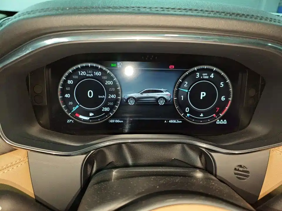 Jaguar F-PACE — миниатюра 2