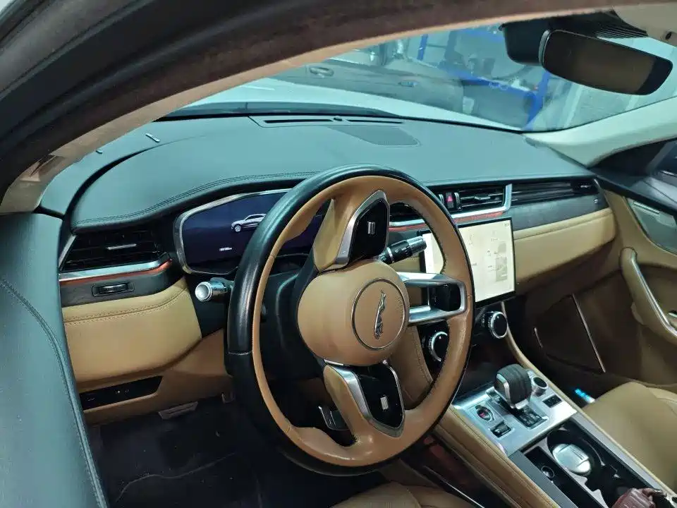 Jaguar F-PACE — миниатюра 5