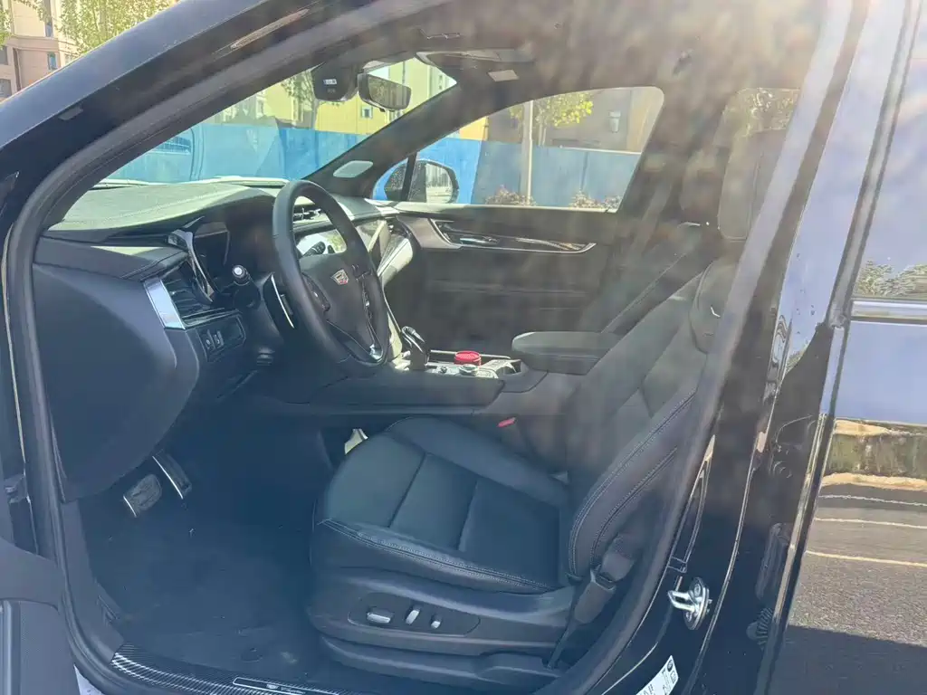 Cadillac XT6 2025 2.0T мест Luxury Executive
