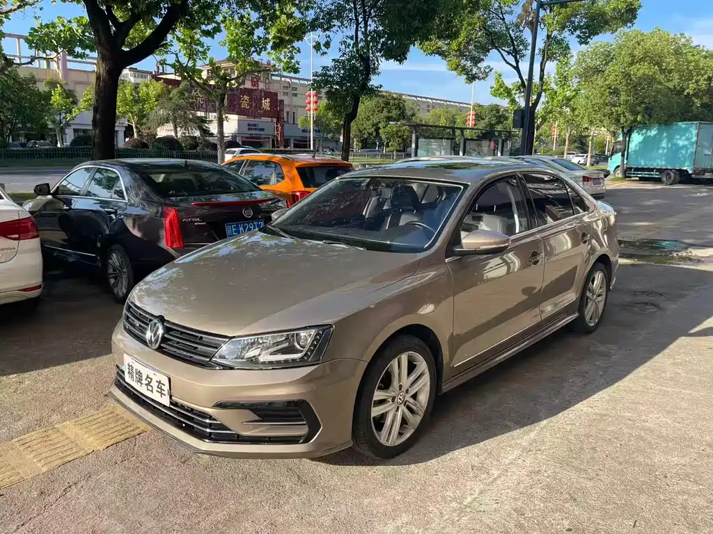 Volkswagen Sagitar 2018