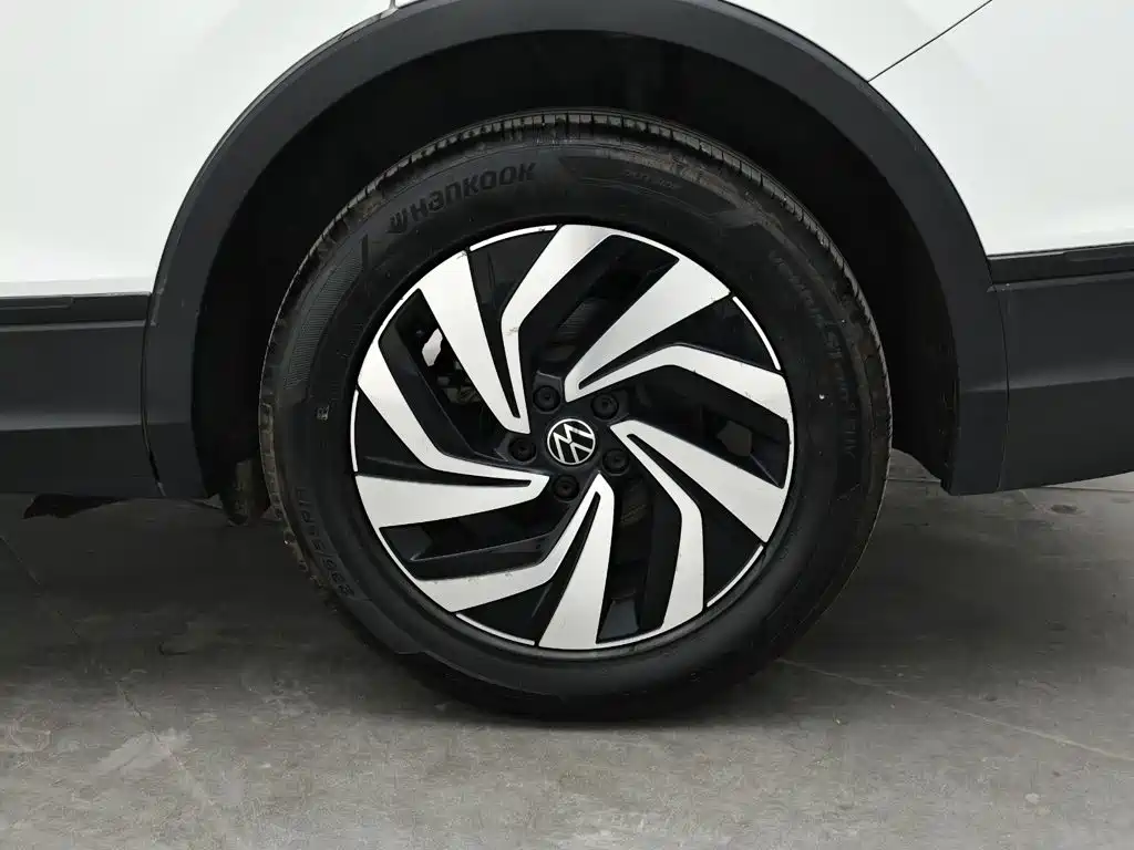 Volkswagen Tiguan L — миниатюра 9