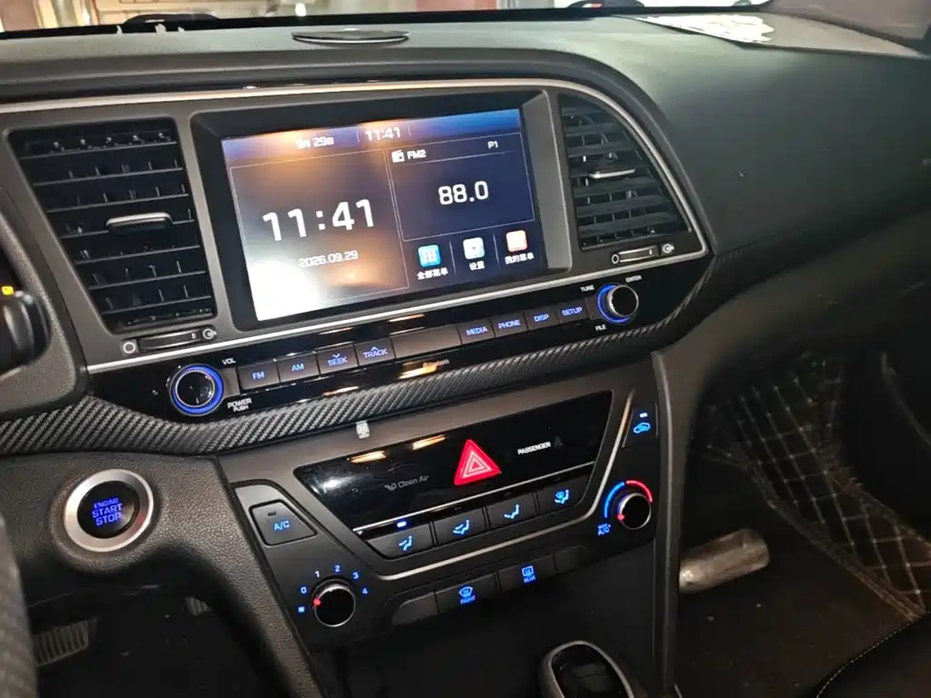 Hyundai Elantra — миниатюра 13