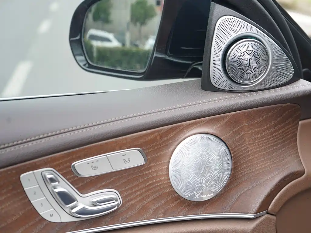 Mercedes-Benz E-Class — миниатюра 10