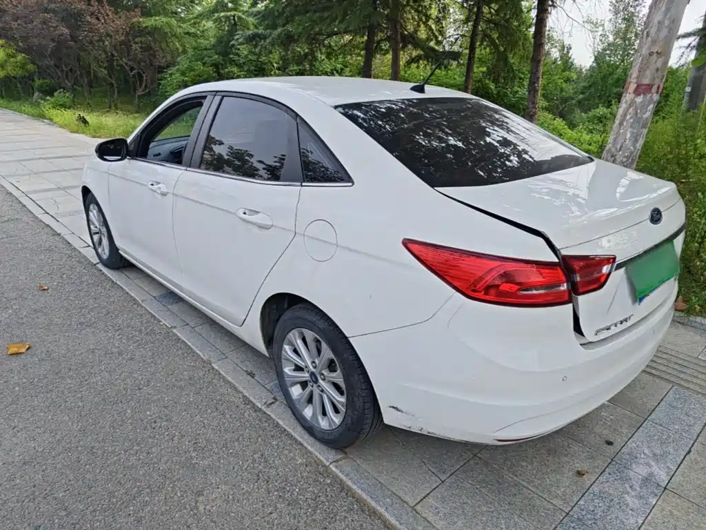 Ford Escort — миниатюра 5