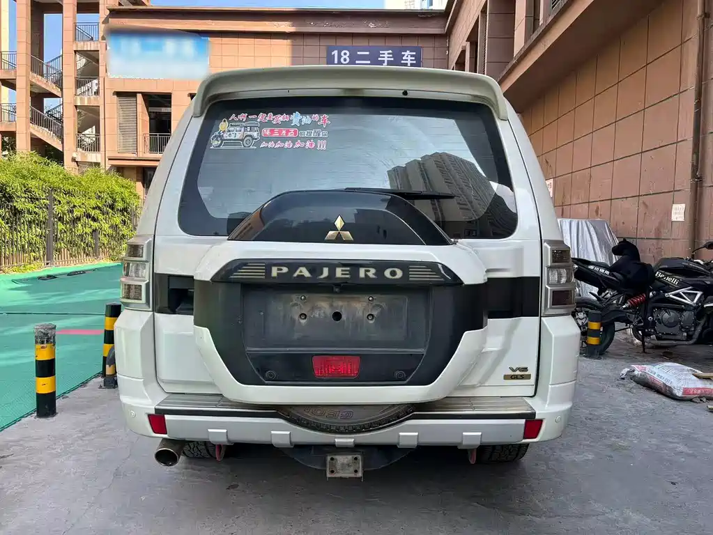 Mitsubishi Pajero (Import) — миниатюра 10