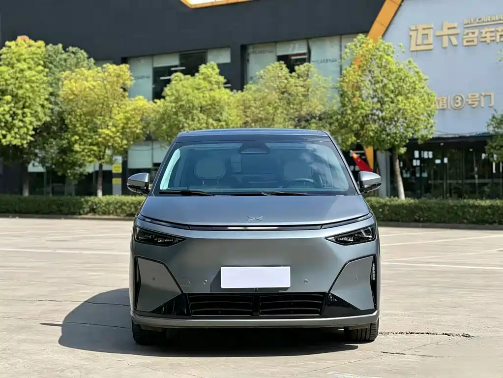 XPeng X9 — миниатюра 2