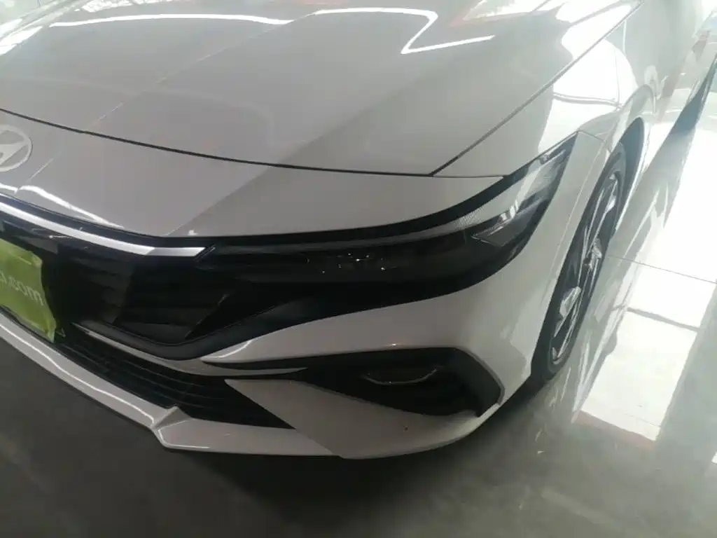 Hyundai Elantra — миниатюра 24