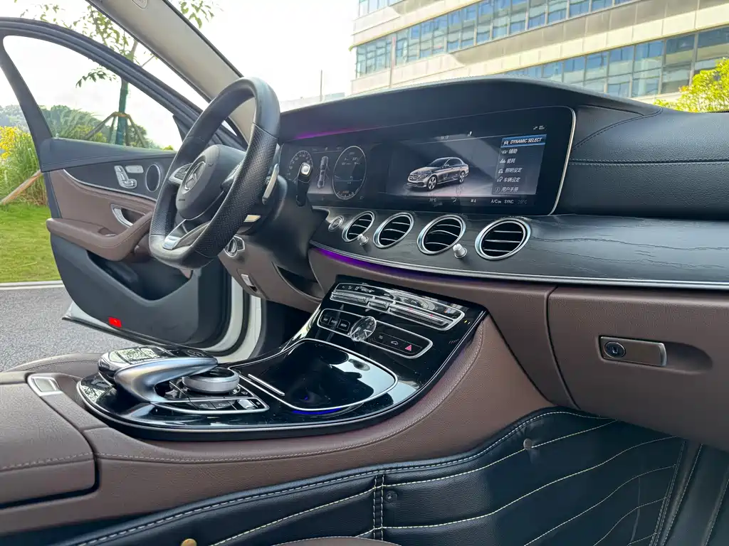 MERCEDES-BENZ E CLASS