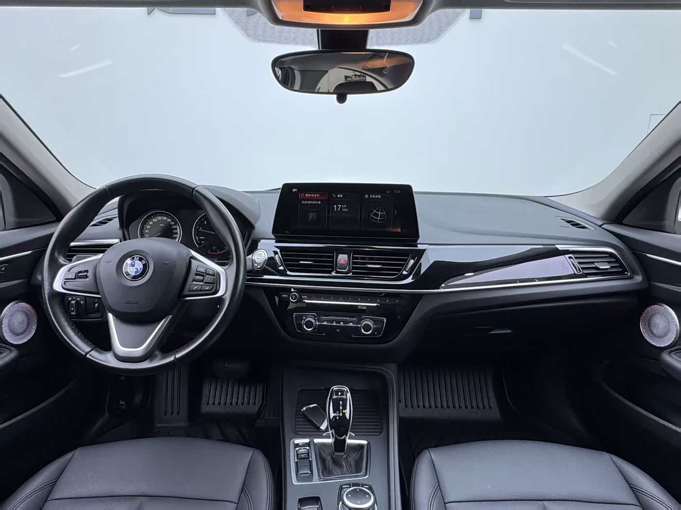 BMW 1 Series 1.5 л 2022 г. Белый, пробег 31000 км