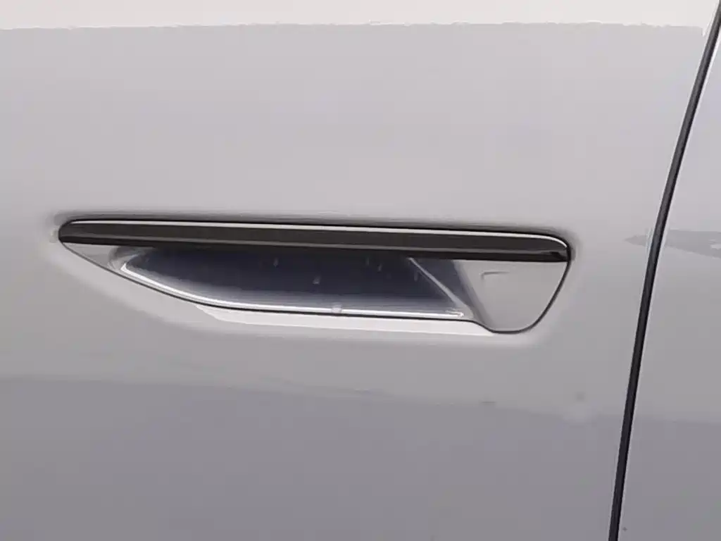 Audi Q6L e-tron — миниатюра 18