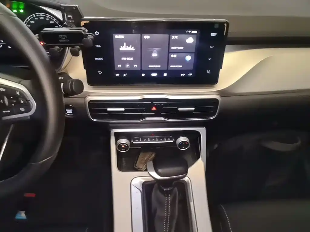 Geely Binyue — миниатюра 13