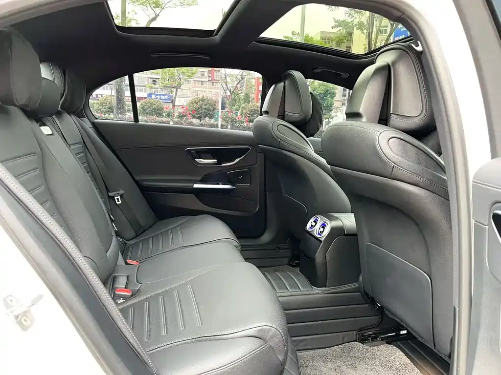 Mercedes-Benz C-Class — миниатюра 8