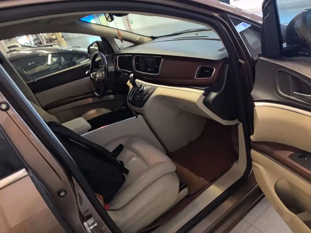 Buick GL8 — миниатюра 9