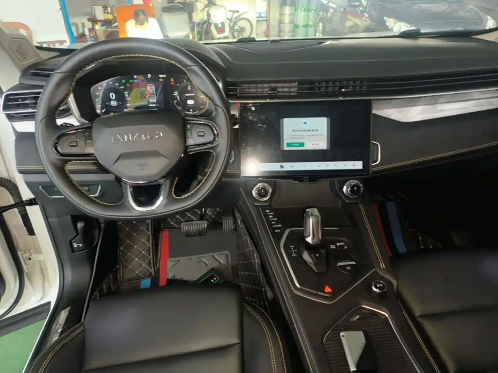 Lynk & Co 01 — миниатюра 10