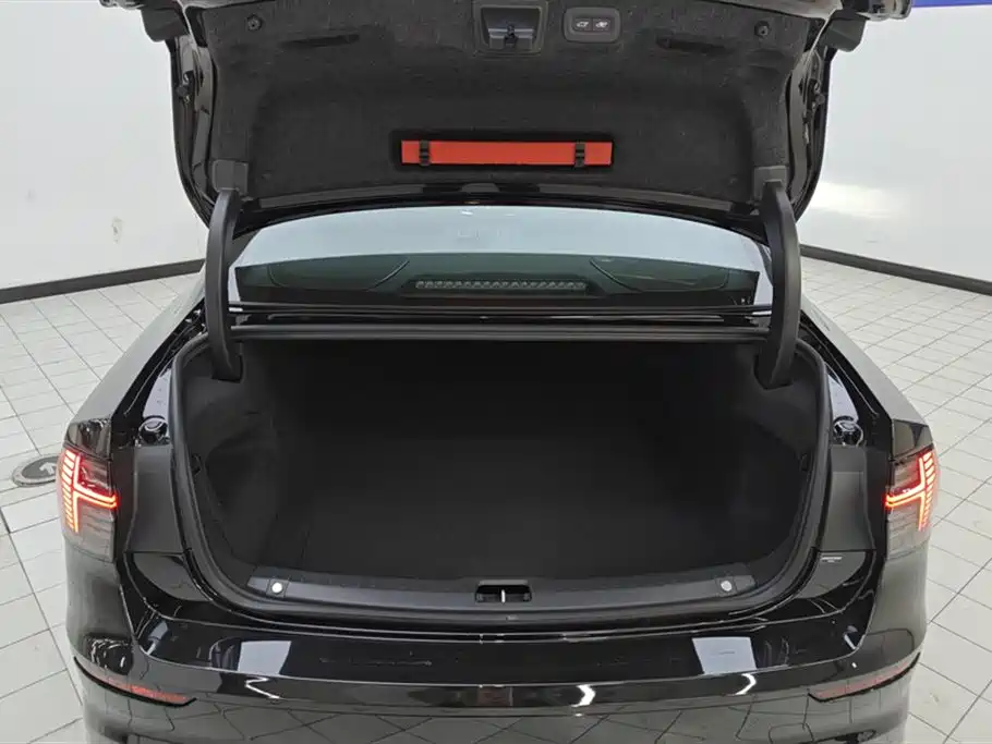Volvo S90 2026 B5 Luxury