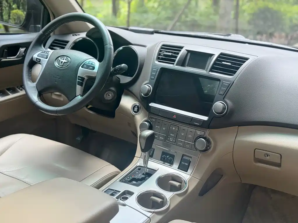 Toyota Highlander 2013 2.7L 7 мест