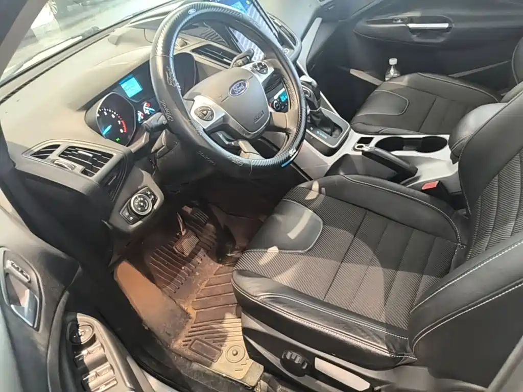Ford Kuga — миниатюра 15