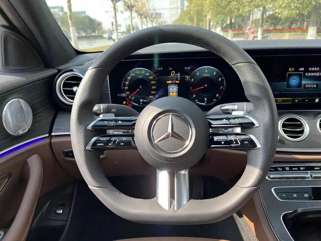 MERCEDES-BENZ E CLASS