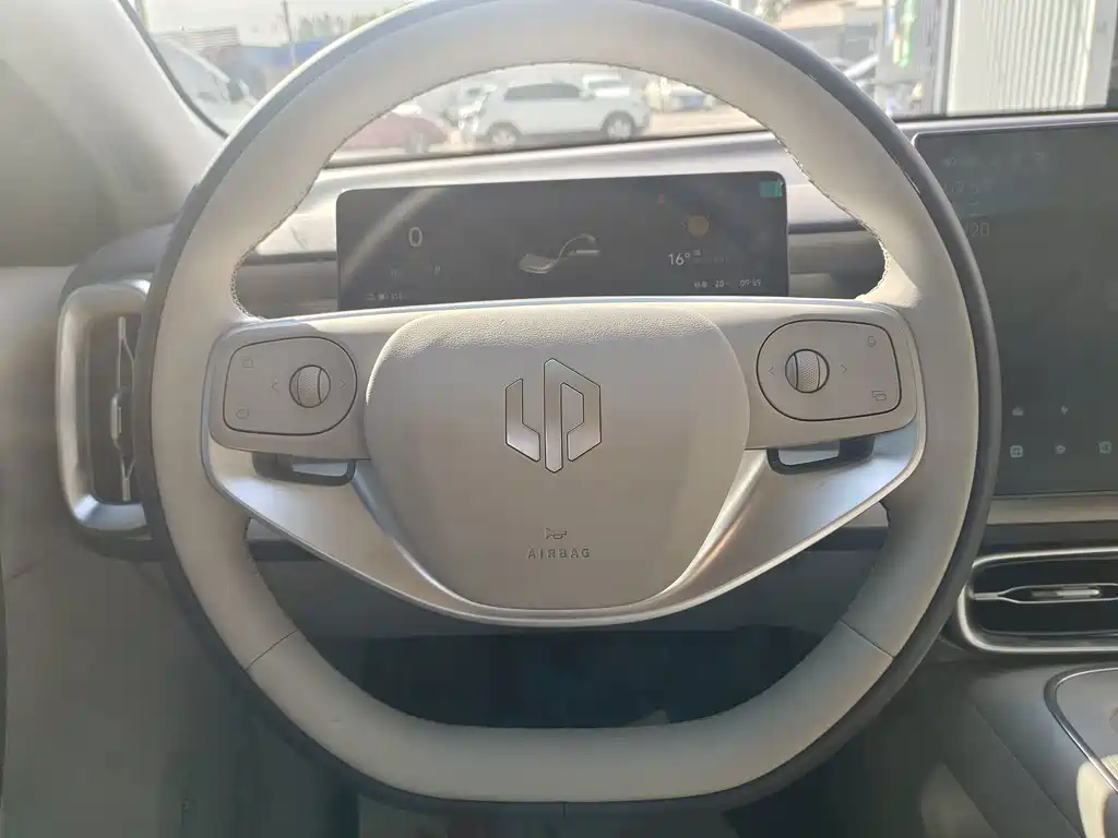 Leapmotor Leapmotor B01 — миниатюра 7