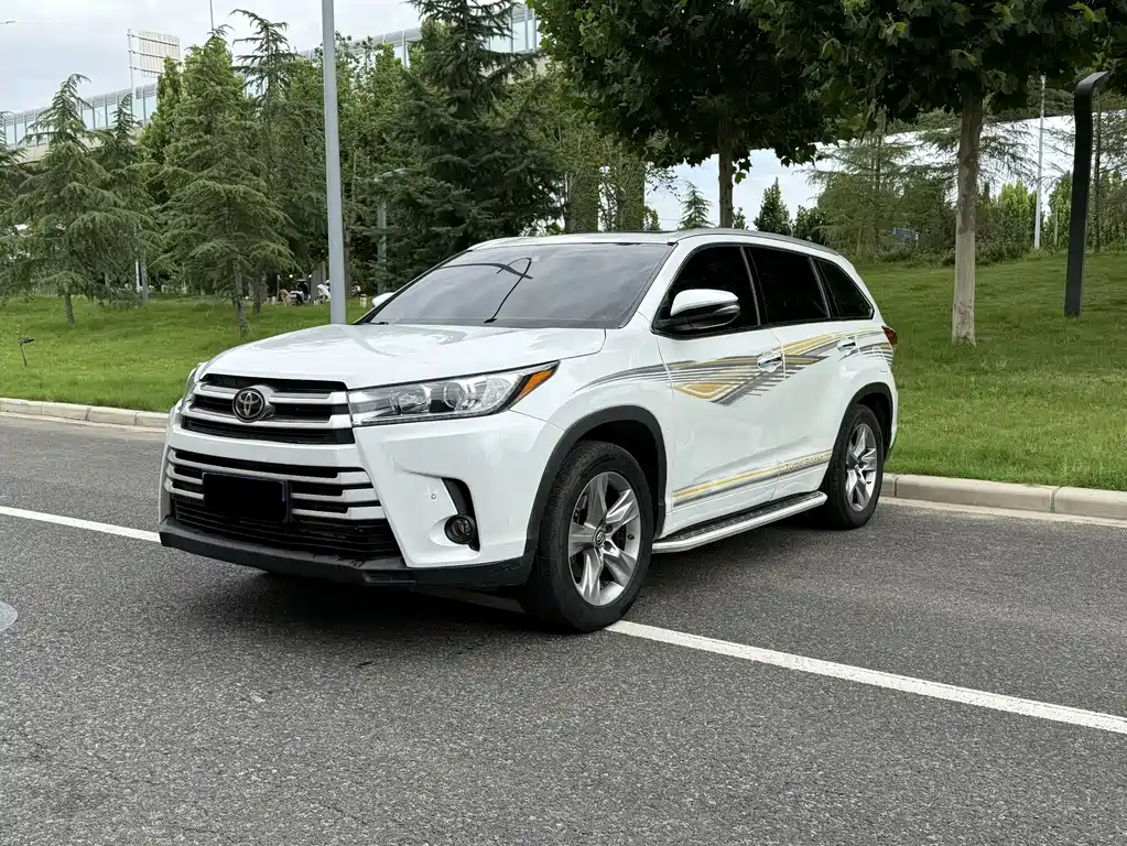 Toyota Highlander 2021 2.0T Luxury 7 мест
