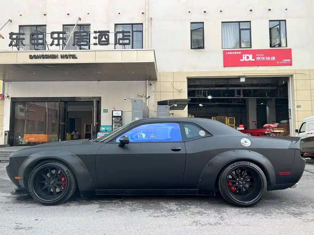 Dodge Challenger 2011 6.4L MT