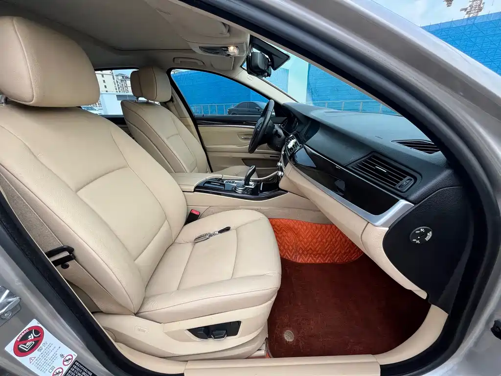 BMW 5 Series — миниатюра 12
