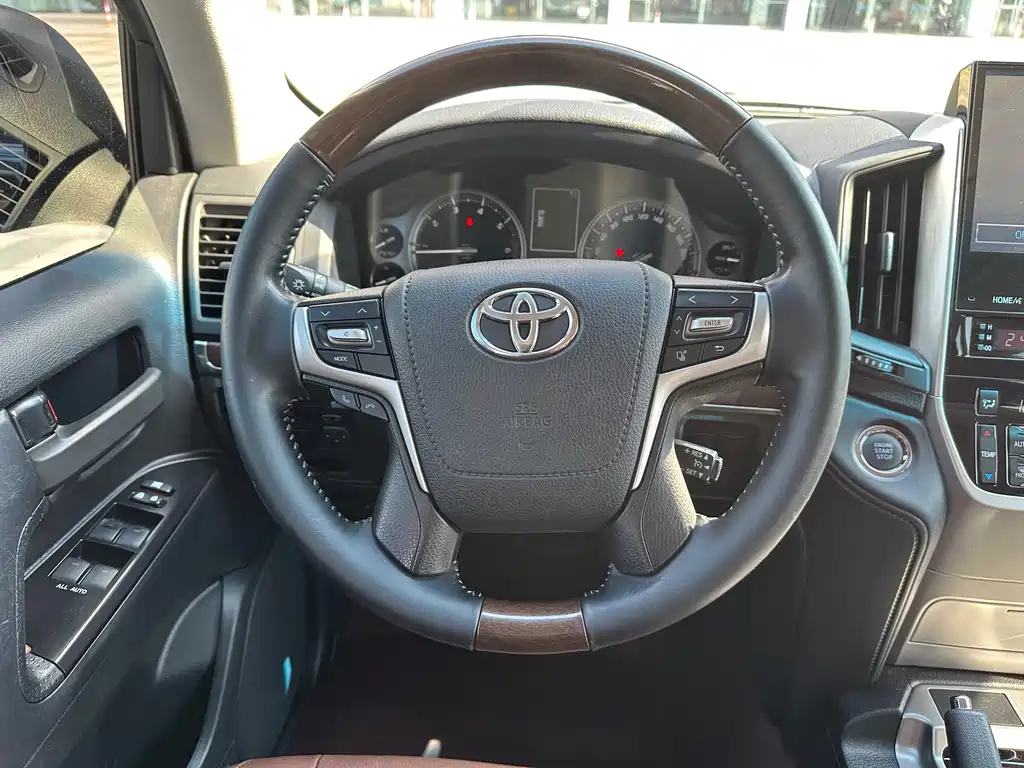 Toyota Land Cruiser — миниатюра 10
