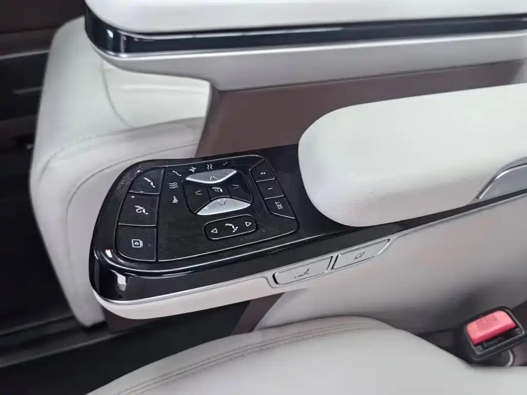 BYD Xia — миниатюра 31