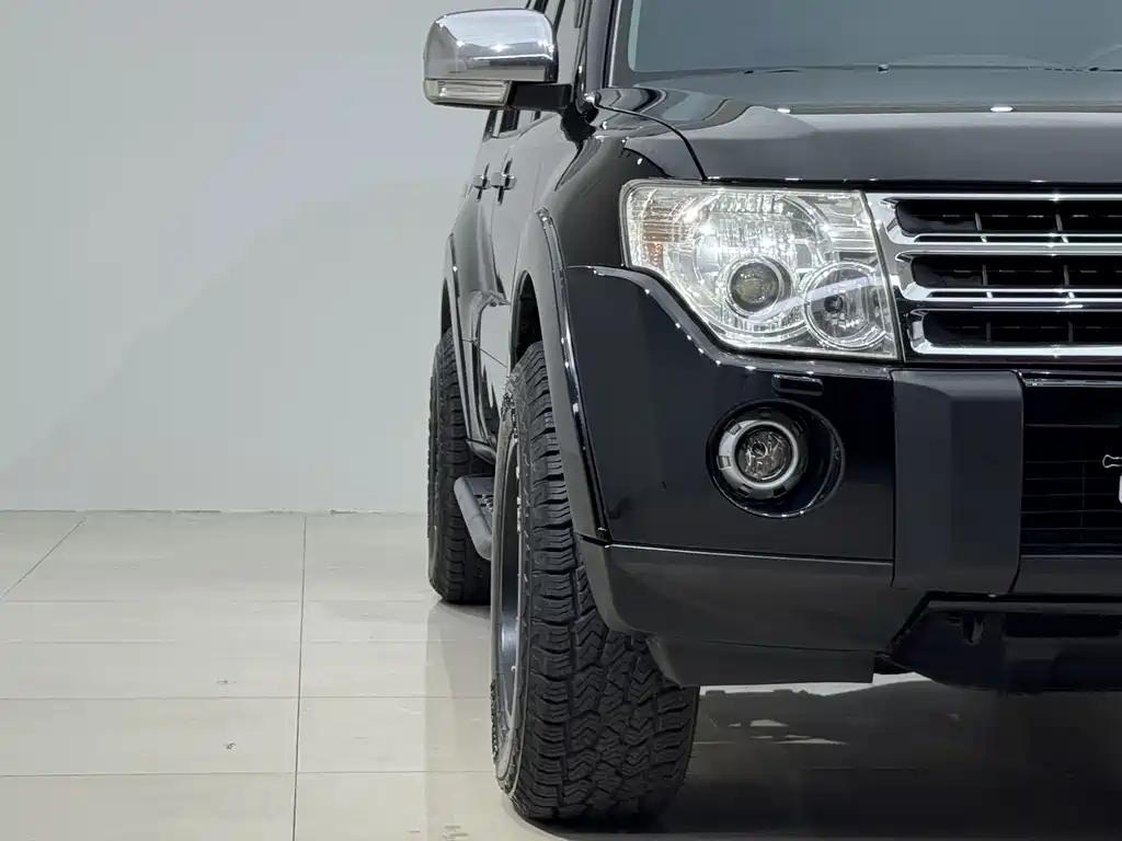 Mitsubishi Pajero (Import) — миниатюра 20