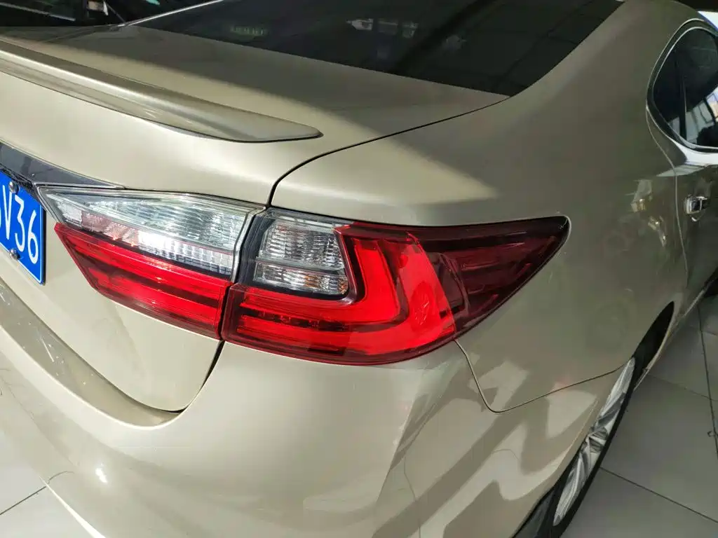 Lexus ES — миниатюра 25