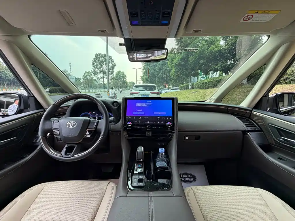 Toyota Alphard — миниатюра 13