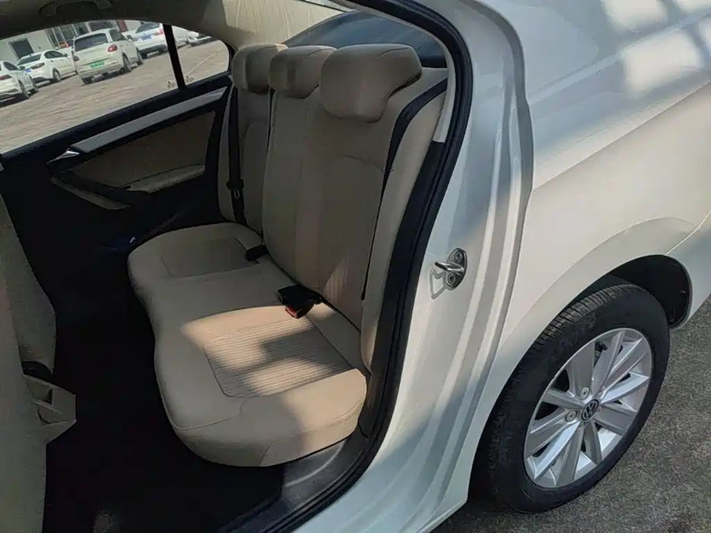 Volkswagen Jetta — миниатюра 17