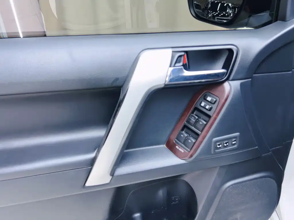 Toyota Prado — миниатюра 9