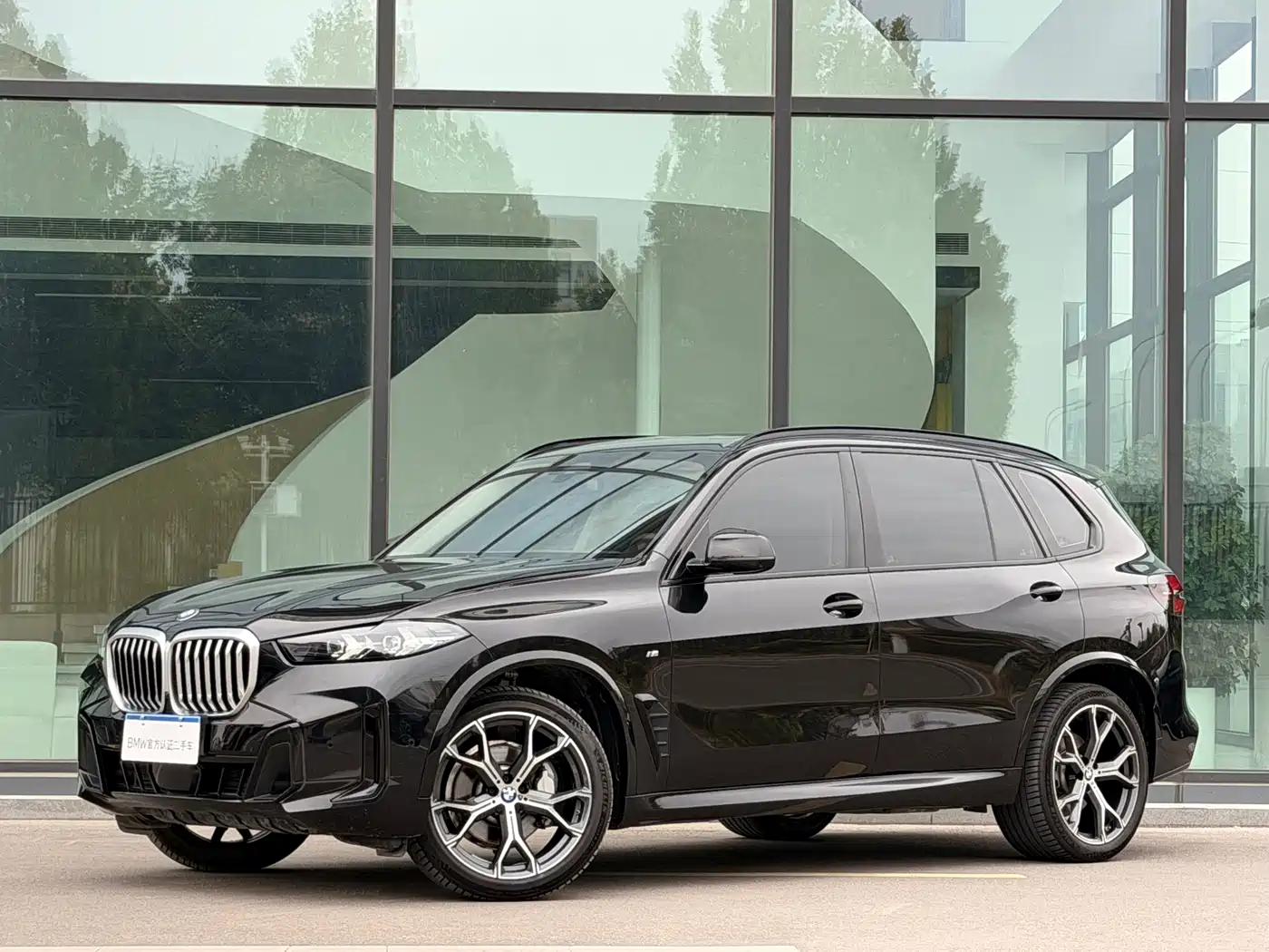 宝马X5 2025款 xDrive 30Li 尊享型M运动曜夜套装 2025