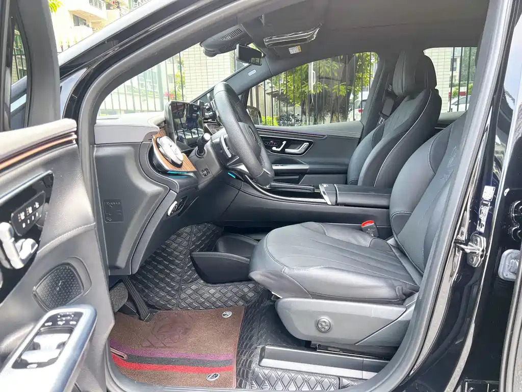 Mercedes-Benz EQE SUV — миниатюра 13