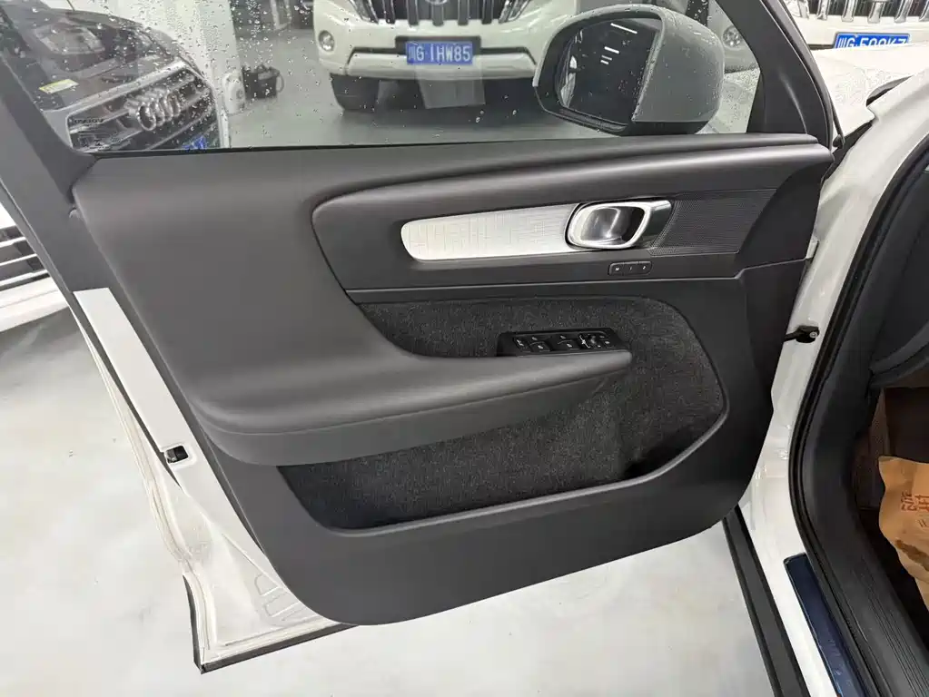 Volvo XC40 — миниатюра 8
