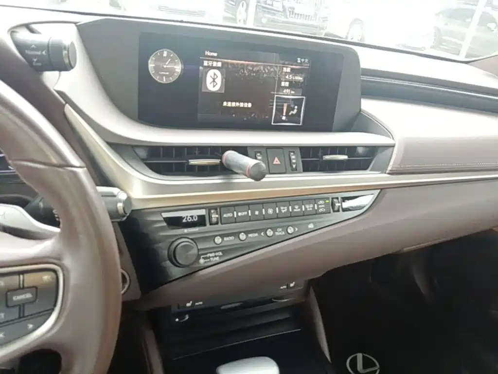 Lexus ES — миниатюра 13
