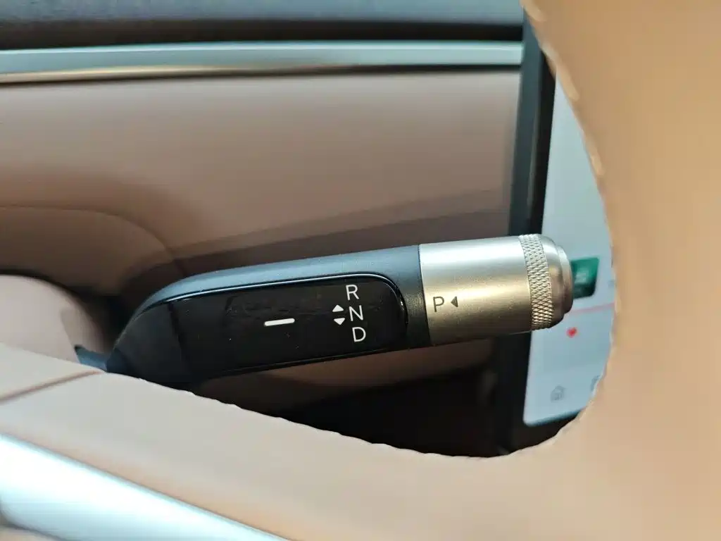 Onvo L90 2025 Max мест