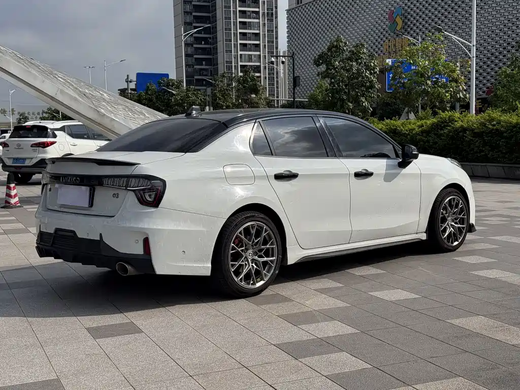 Lynk & Co 03 — миниатюра 4