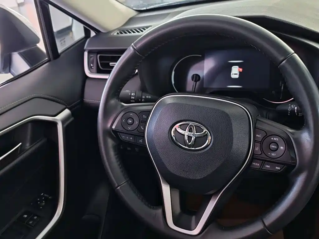 Toyota RAV4 — миниатюра 3