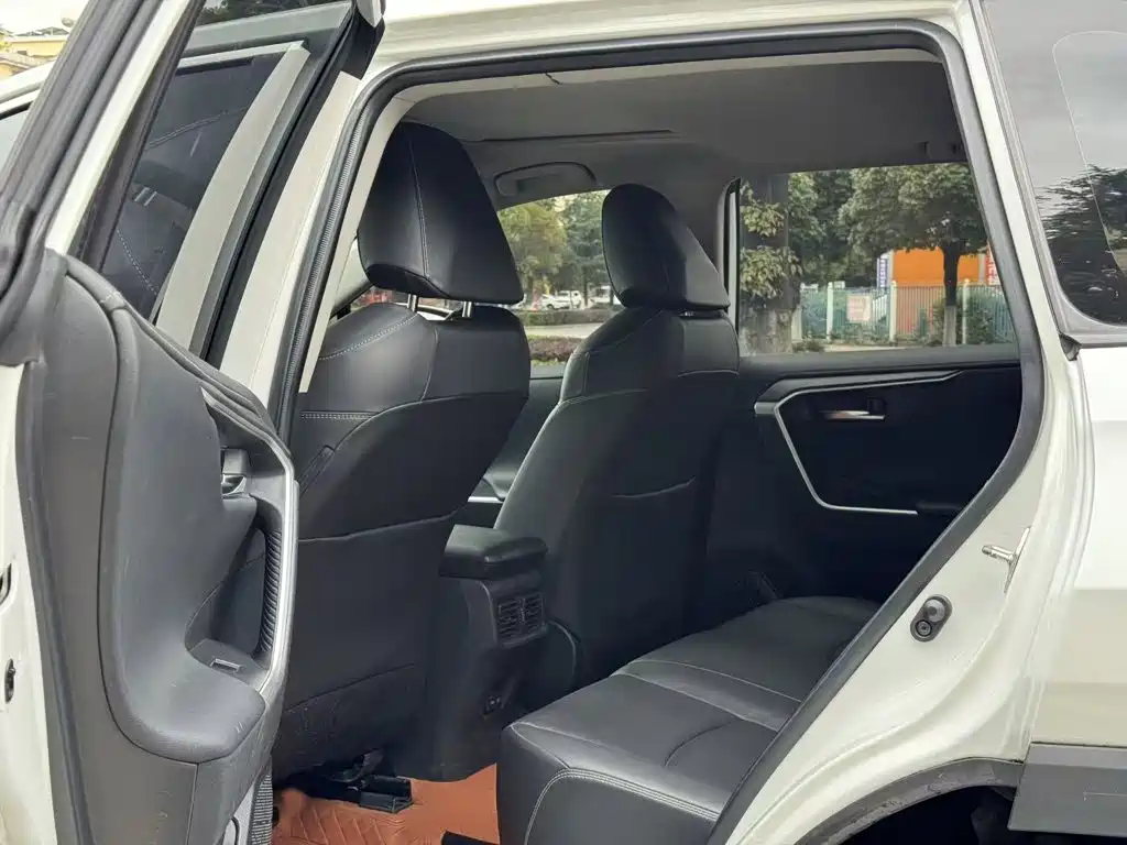 Toyota RAV4 — миниатюра 14