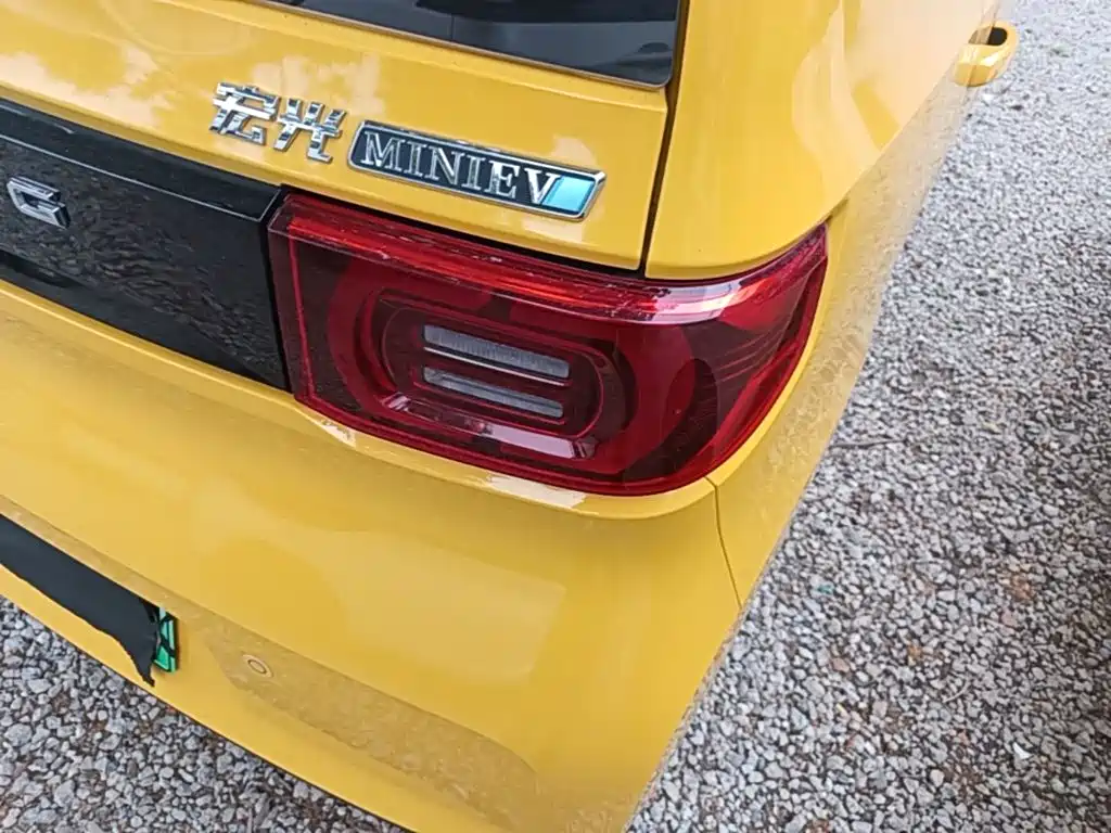 Wuling MINIEV — миниатюра 8