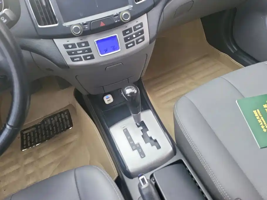 Hyundai Elantra — миниатюра 16