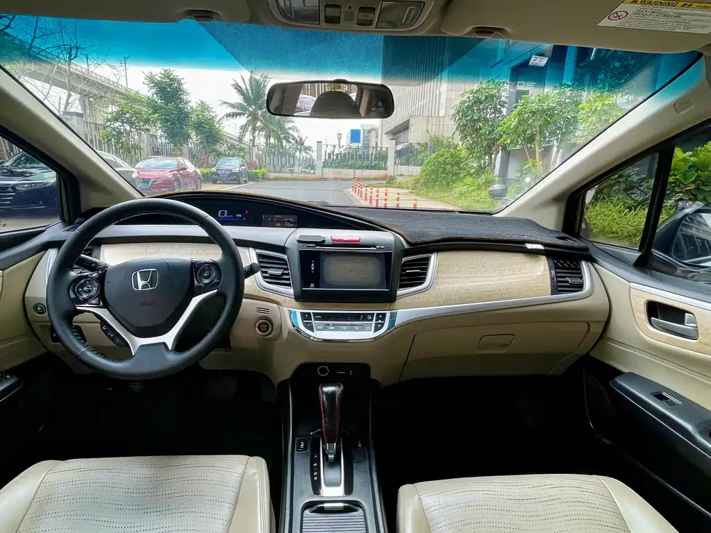 Honda Jade 2013 1.8L CVT Luxury 6 мест