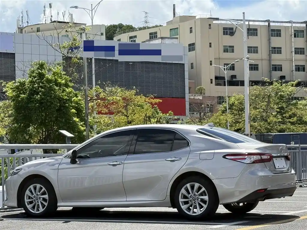 Toyota Camry 2021 2.0G Luxury