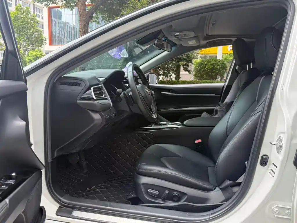 Toyota Camry — миниатюра 3