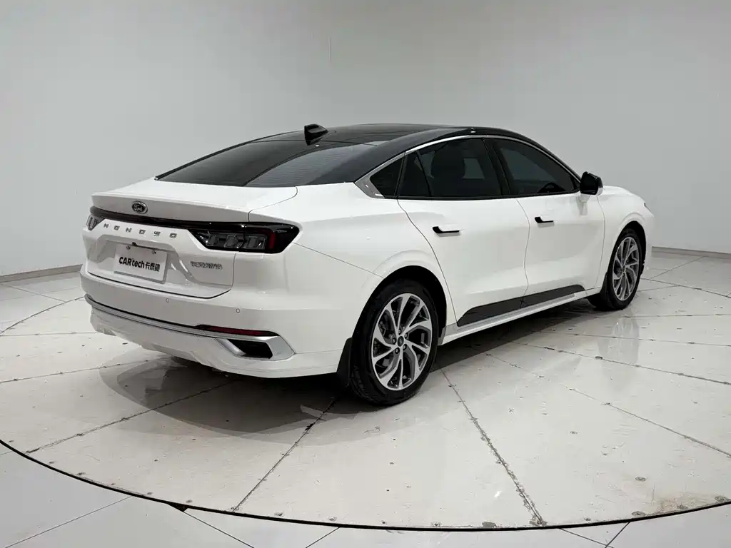 Ford Mondeo 2025 2.0T EcoBoost